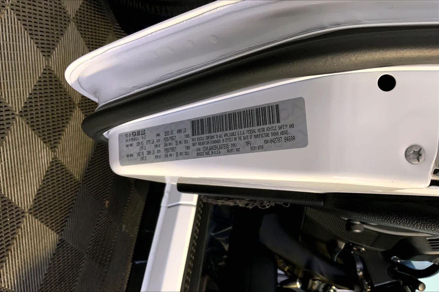 Used 2017 Bright White Clearcoat Jeep Sport image 34