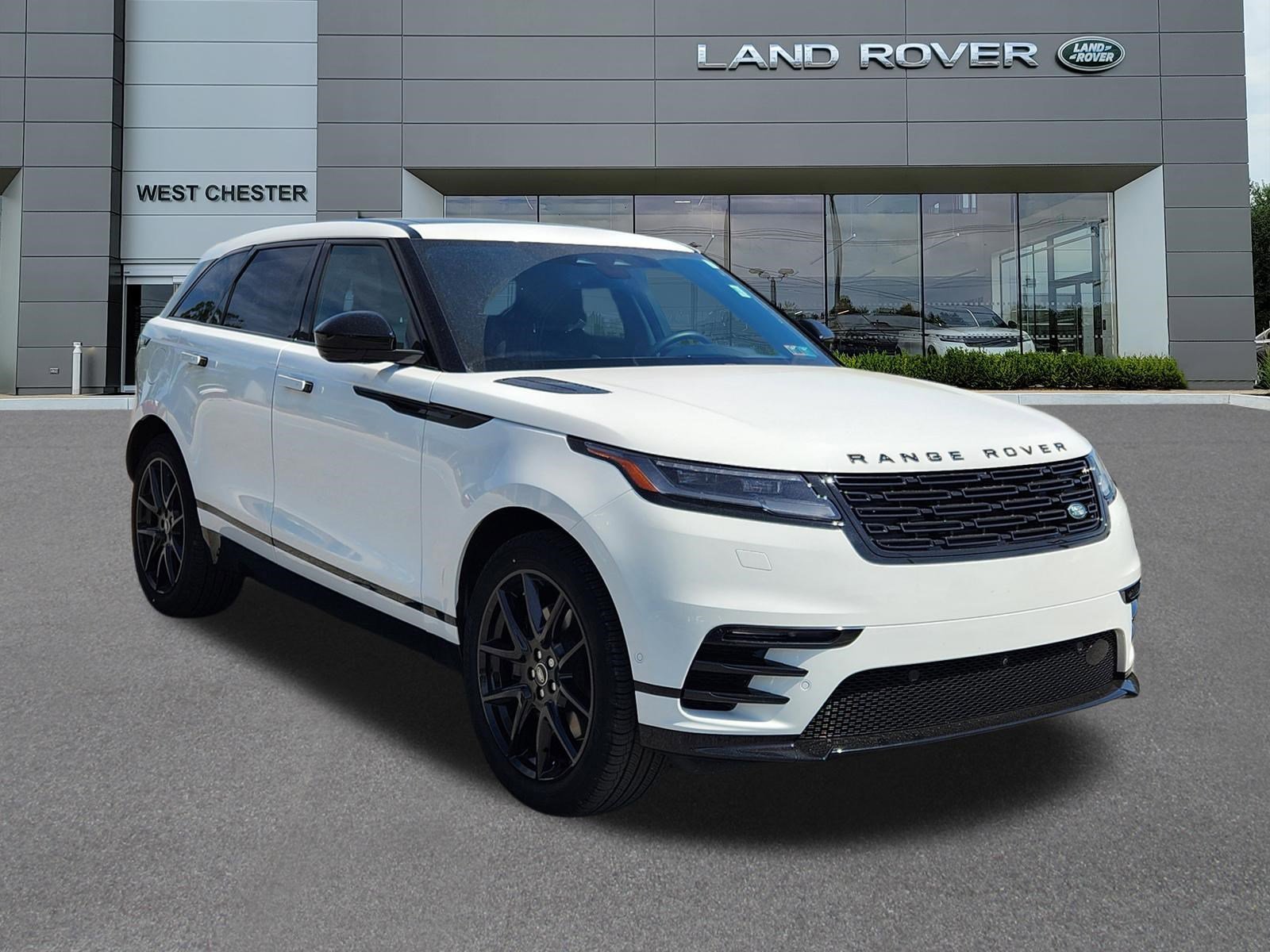 Certified Used 2026 Fuji White Land Rover Dynamic SE image 2