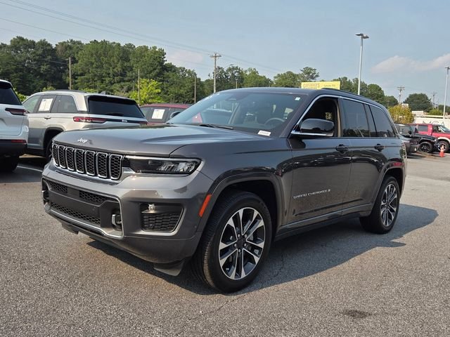 Used 2025 Gray Jeep Overland image 3