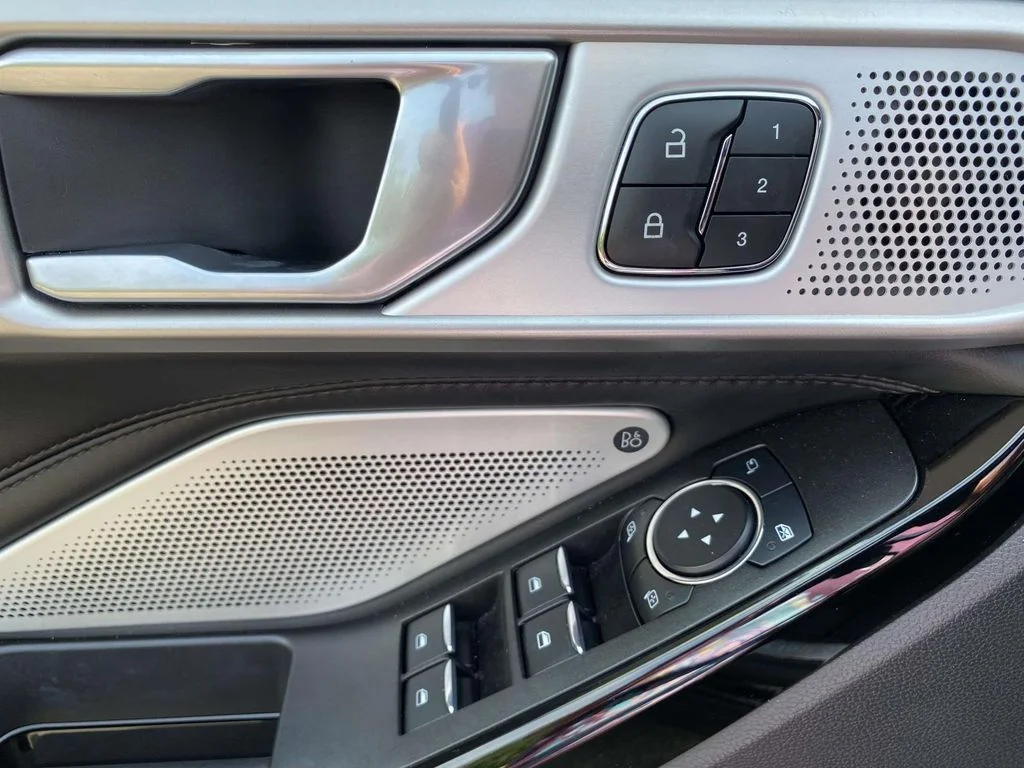 Used 2023 Agate Black Metallic Ford Platinum image 16