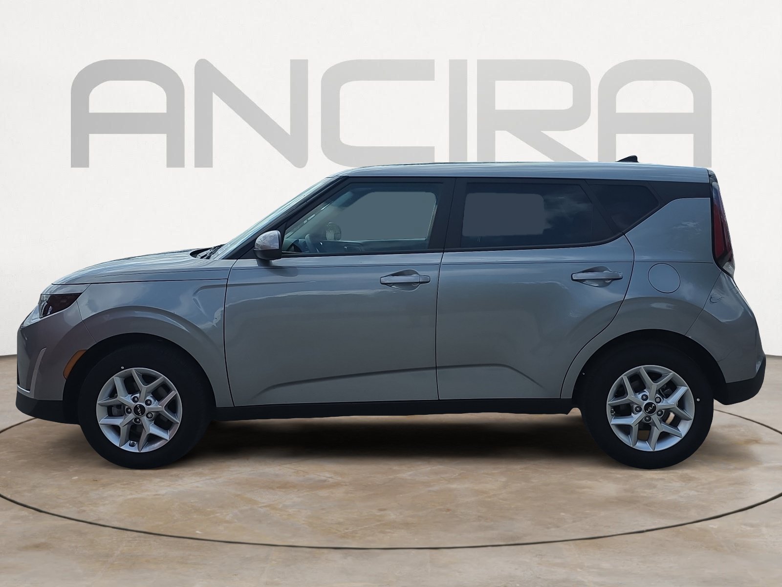 Certified Used 2025 Steel Gray Kia LX image 5