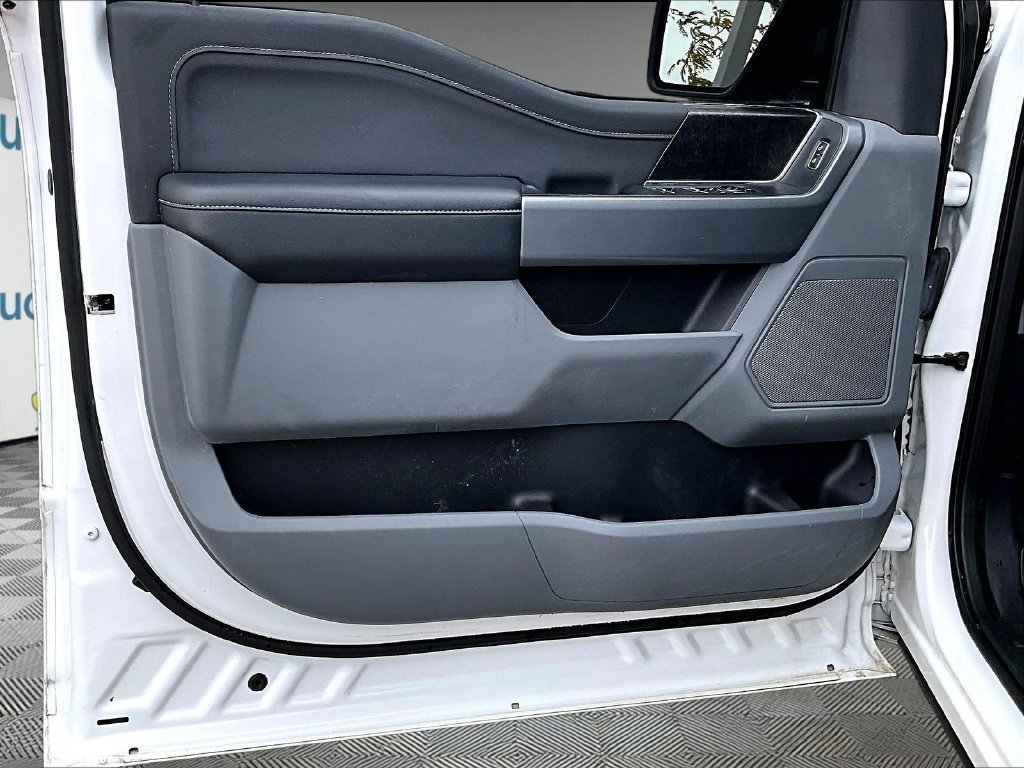 Used 2021 White Ford XLT image 9