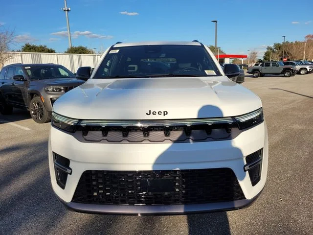New 2026 Bright White Clear-Coat Exterior Paint Jeep Limited Altitude image 19