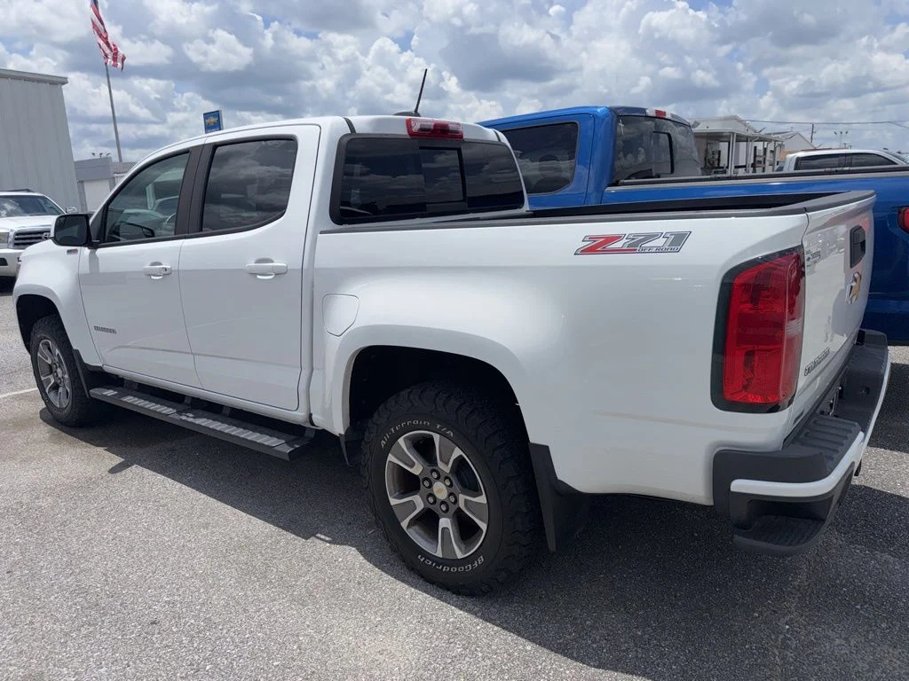 Used 2018 White Chevrolet Z71 image 9