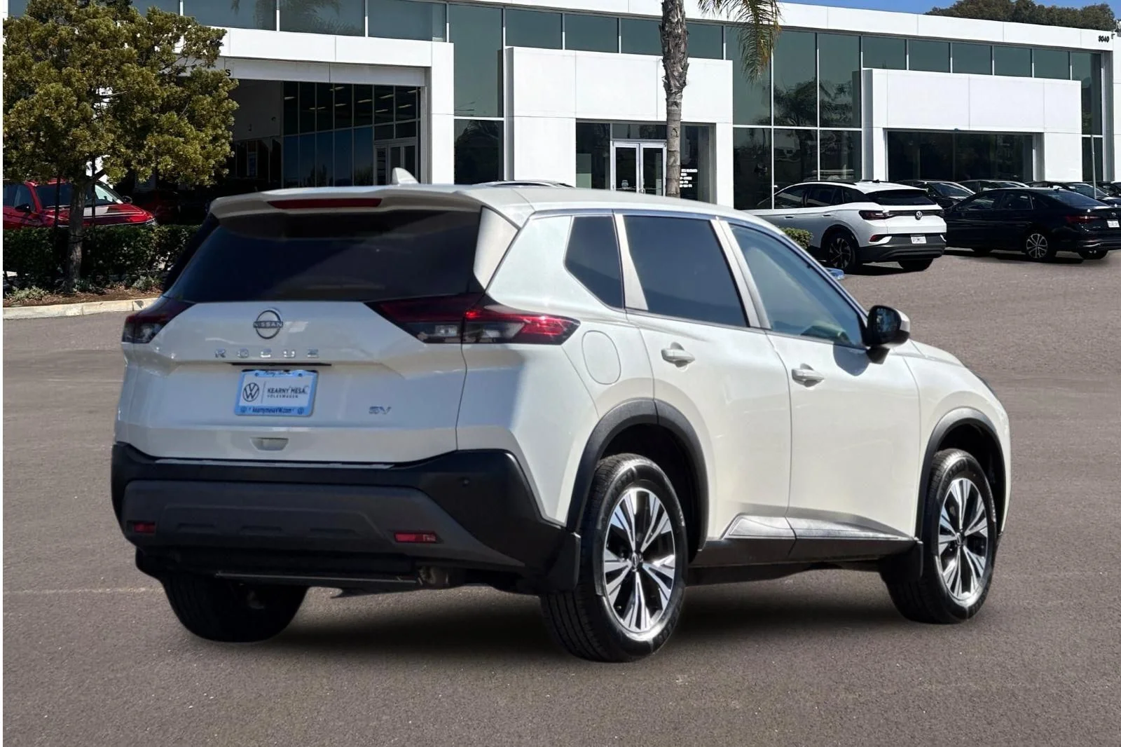 Used 2023 White Nissan SV image 3
