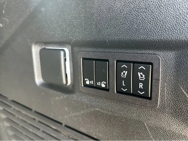 2023 GMC Yukon Denali - Photo 32