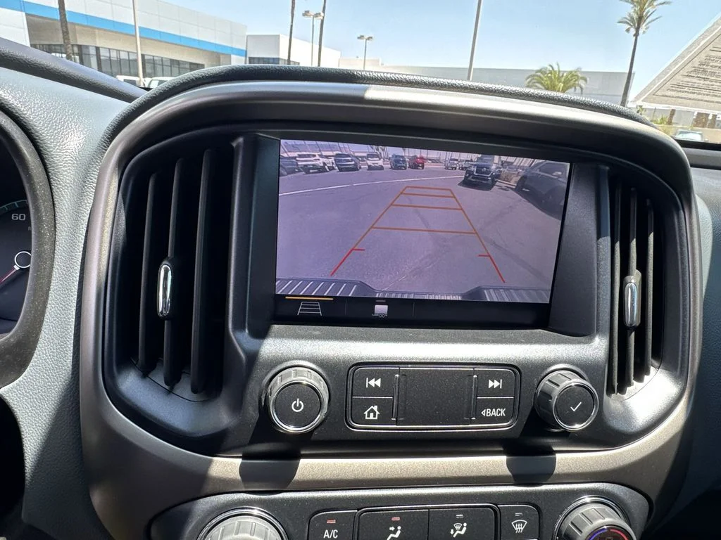Used 2022 Gray Chevrolet Z71 image 15