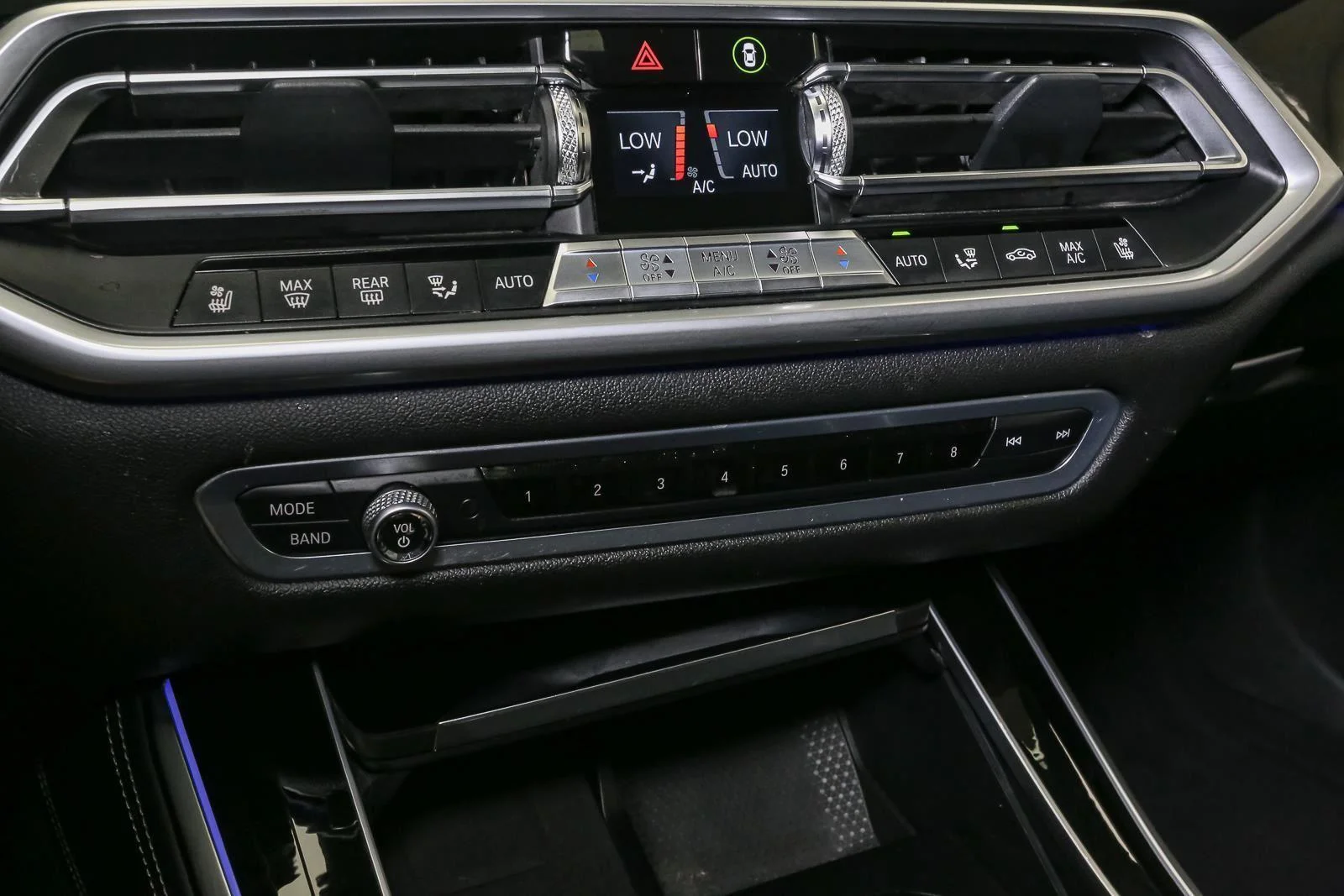 Used 2019 Black Sapphire Metallic BMW xDrive50i image 37