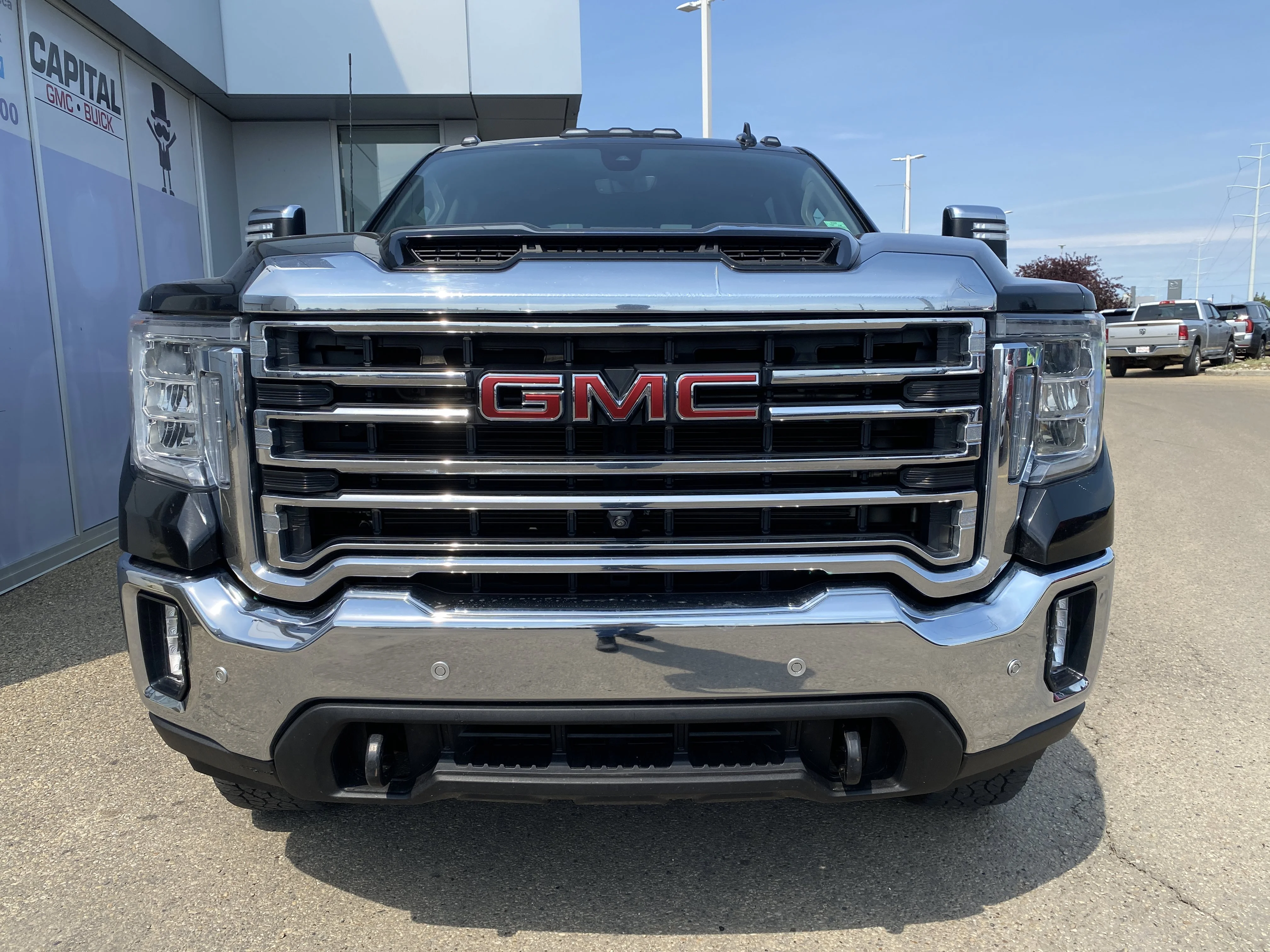 Used 2020 Black GMC Crew Cab SLT image 7