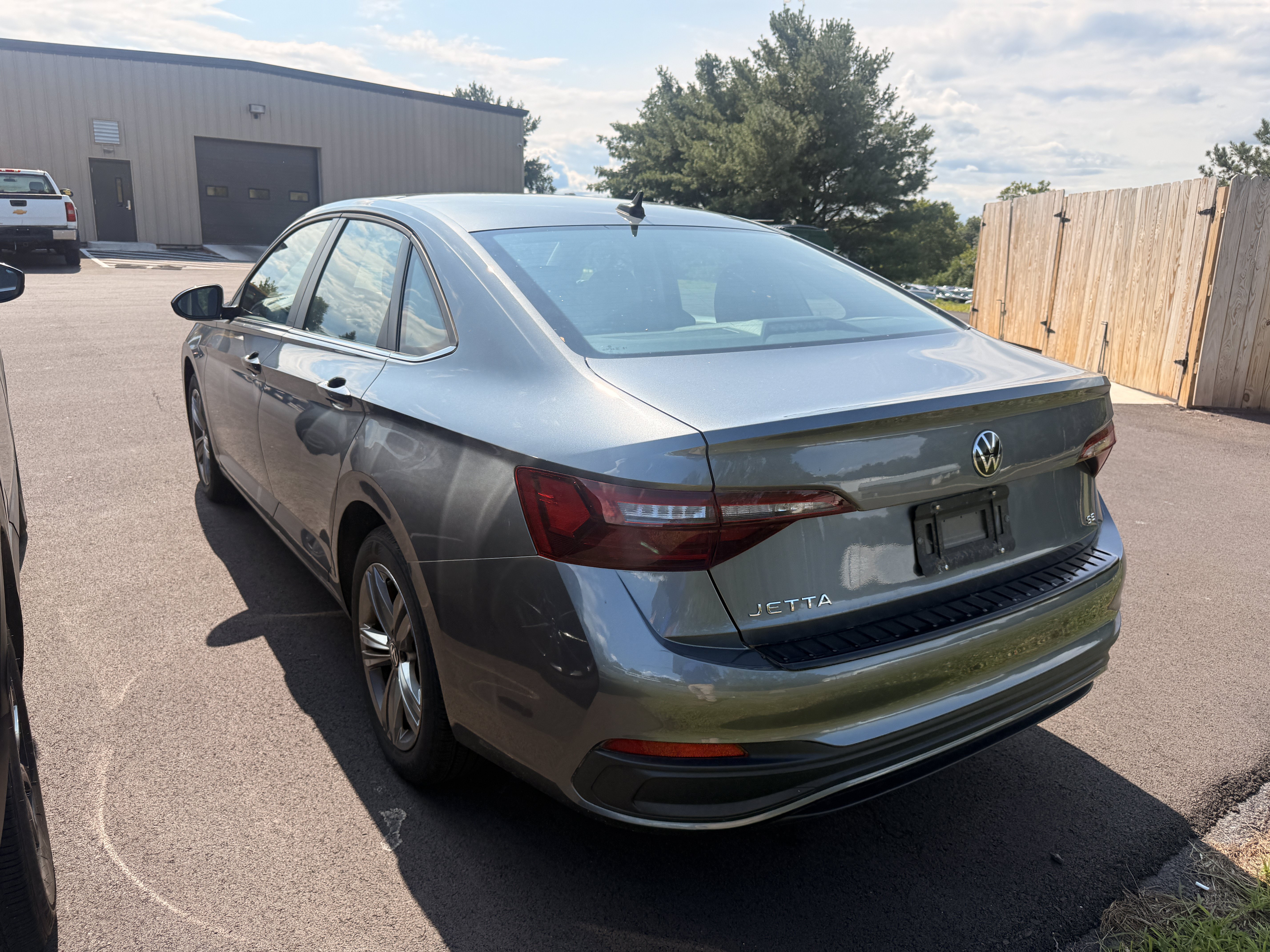 Used 2023 Gray Volkswagen SE image 9