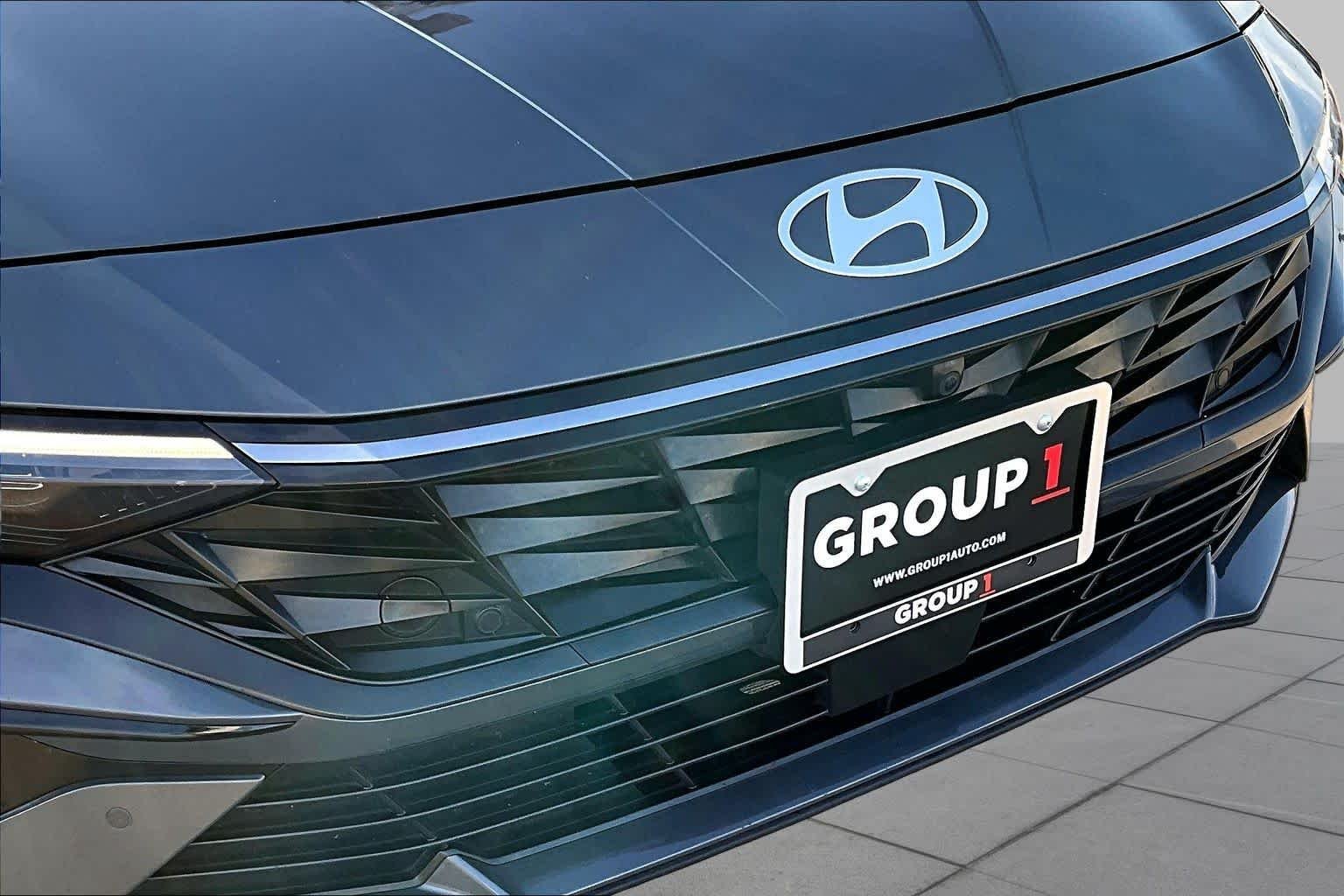 Used 2025 Ultimate Red Hyundai SEL Sport image 28