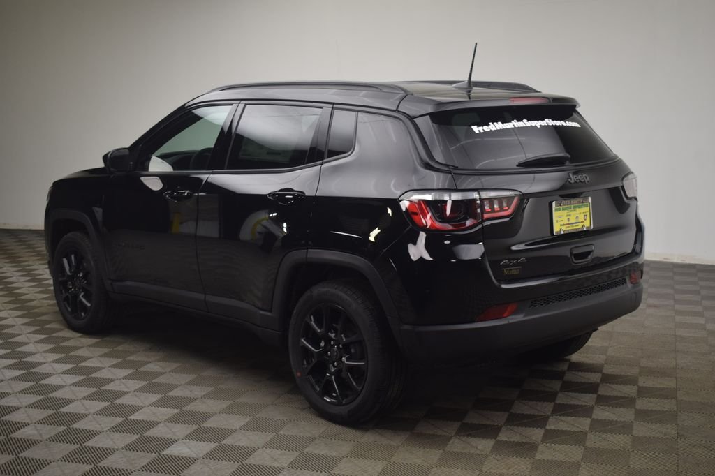 New 2026 Diamond Black Crystal Pearlcoat Jeep Latitude image 12