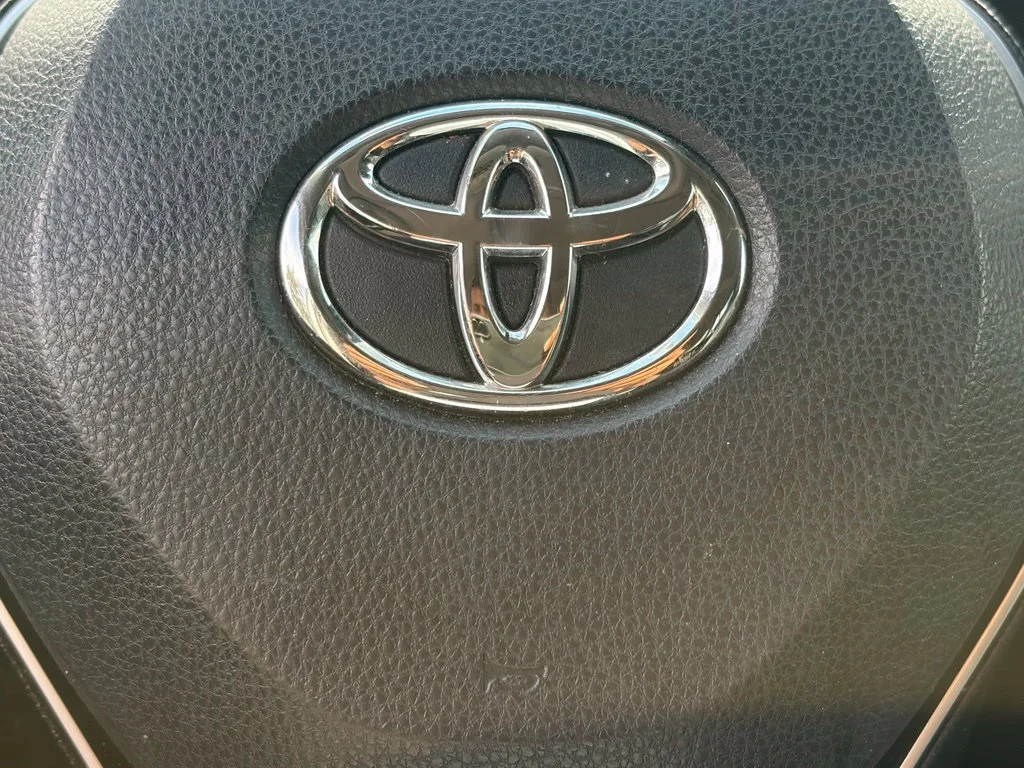 Used 2019 Lunar Toyota XLE Premium image 36