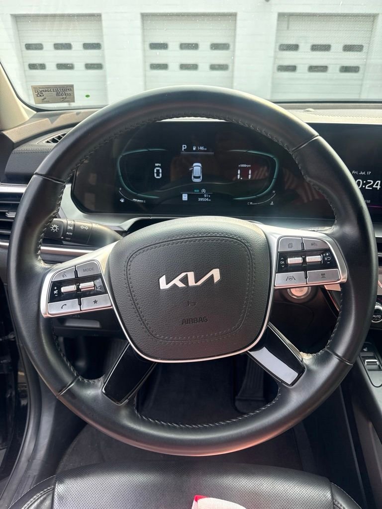 Used 2025 Black Kia S image 9