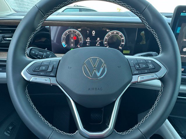 New 2027 White Volkswagen SE w/Technology image 41