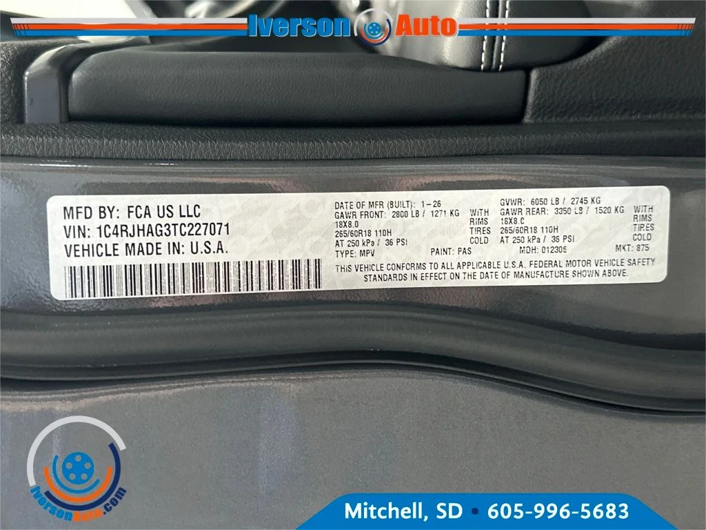 New 2026 Baltic Gray Metallic Clear-Coat Exterior Paint Jeep Laredo X image 13