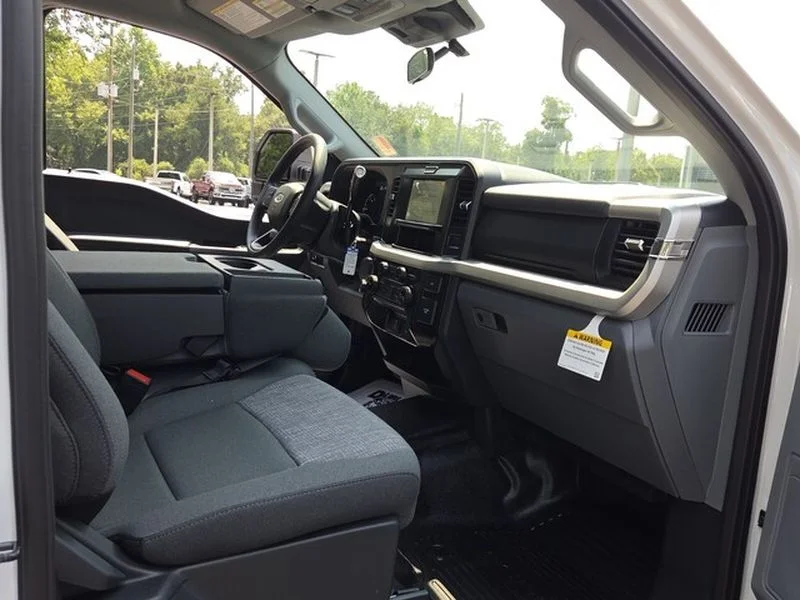 New 2026 Oxford White Ford F-250® XLT image 17