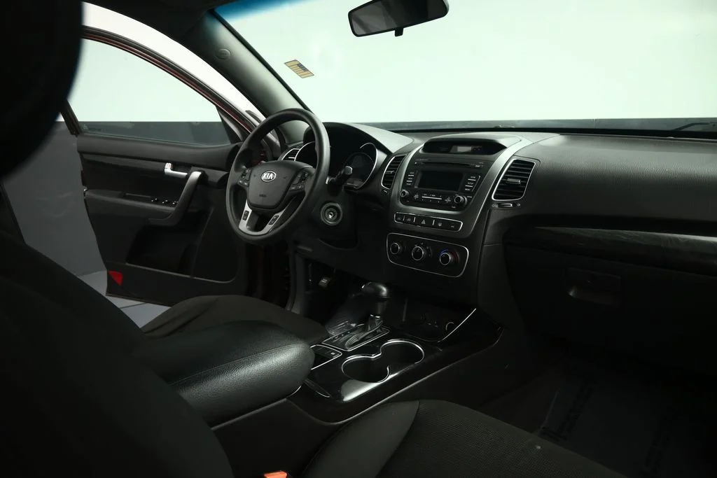 Used 2015 Red Kia LX image 57