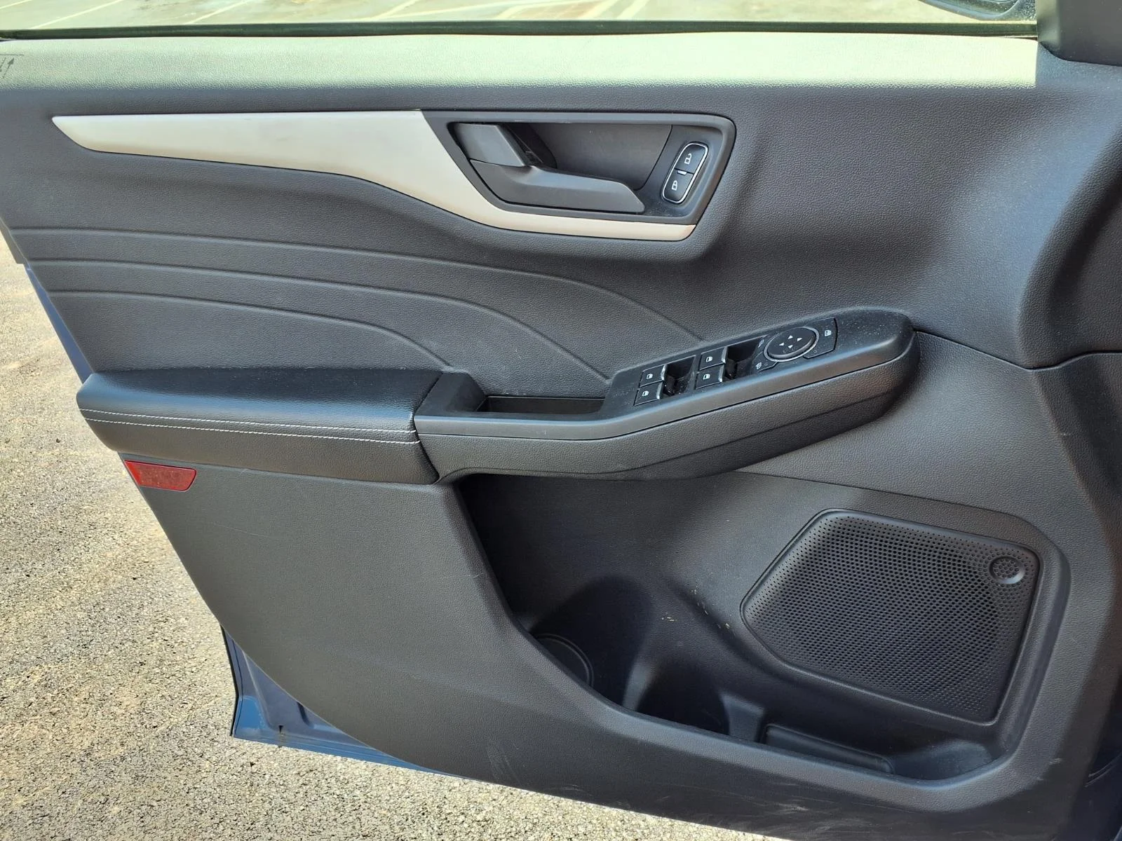 Used 2022 Atlas Blue Ford SE image 17