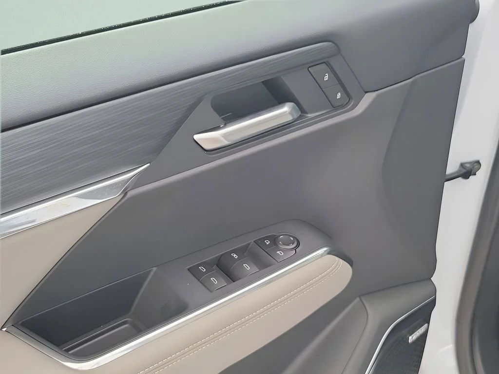 New 2026 Glacier White Tricoat GMC Elevation image 46