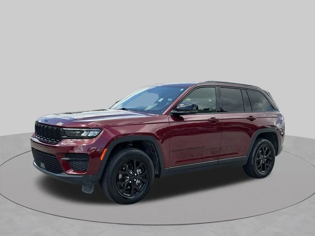 Used 2024 Red Jeep Altitude image 2