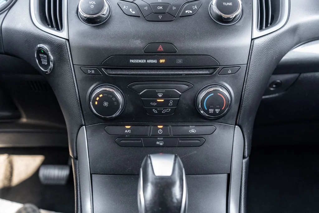 Used 2018 Silver Ford SE image 25