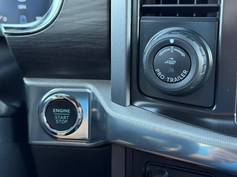 New 2026 Avalanche Ford LARIAT 4WD SuperCrew 5.5