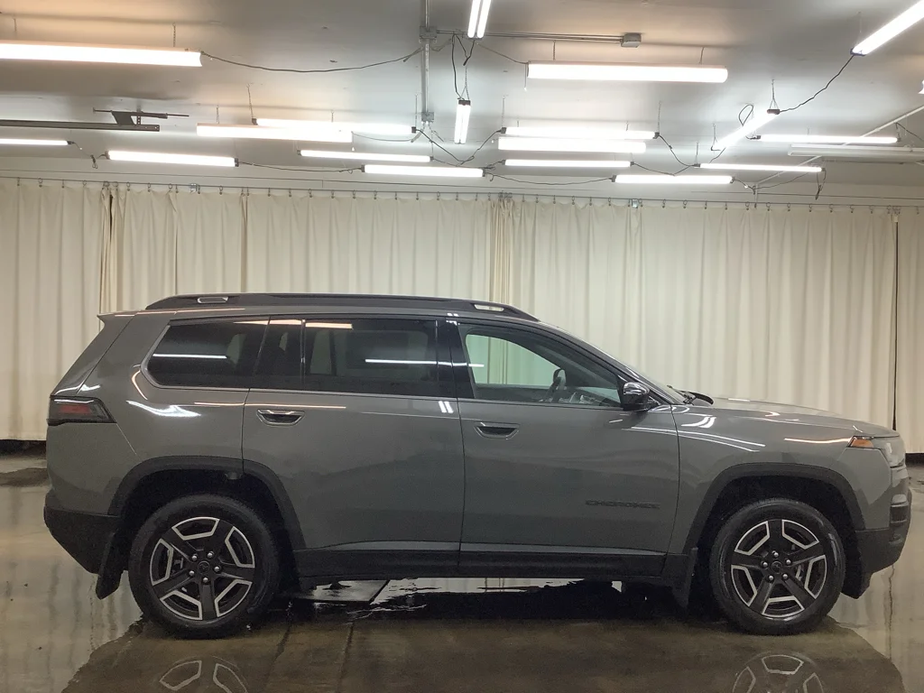 New 2026 Sting-Gray Clear-Coat Exterior Paint Jeep  image 4