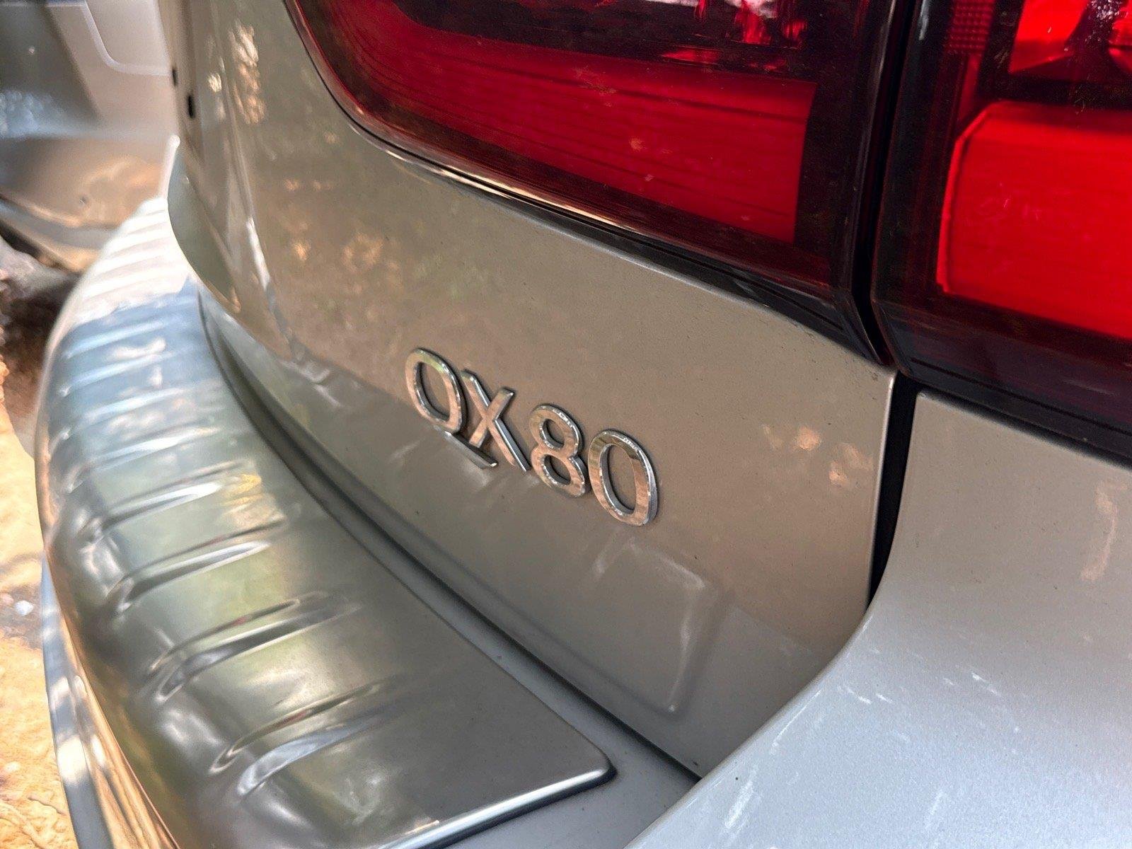 Used 2019  INFINITI  image 12