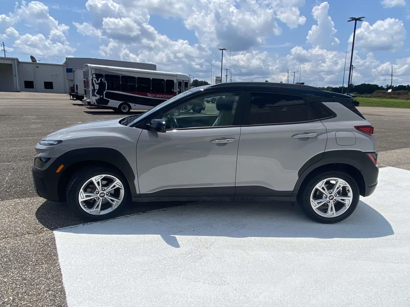 Used 2023 Silver Hyundai SEL image 4