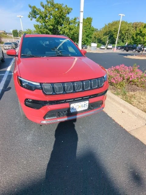 Used 2022 Red Jeep Limited image 3