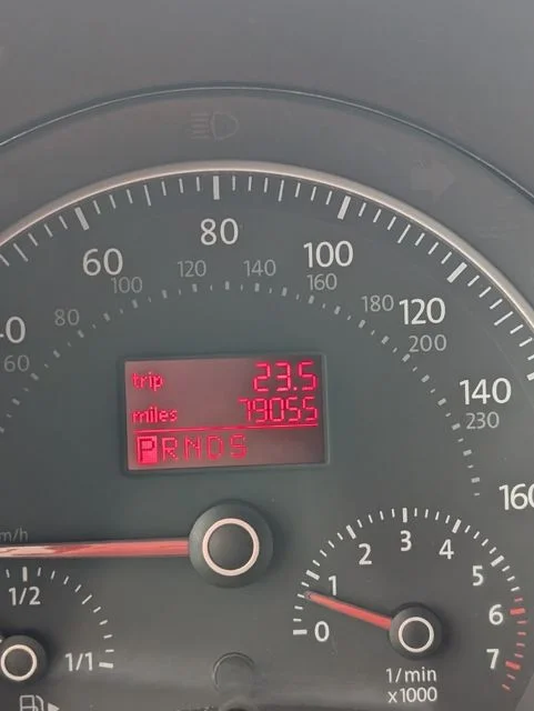 Used 2008 Red Volkswagen SE image 13