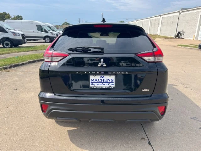 Used 2022  Mitsubishi LE image 4
