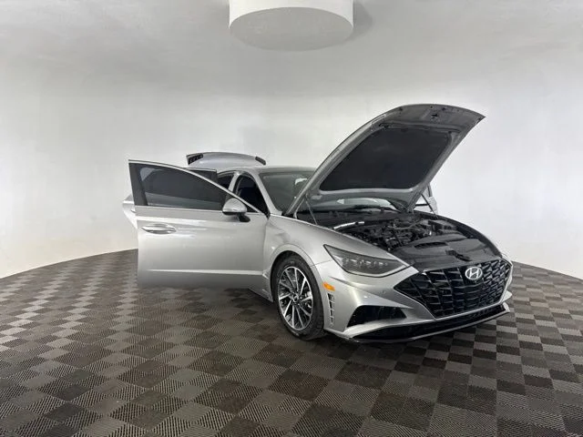 Used 2022 Silver Hyundai Limited image 15