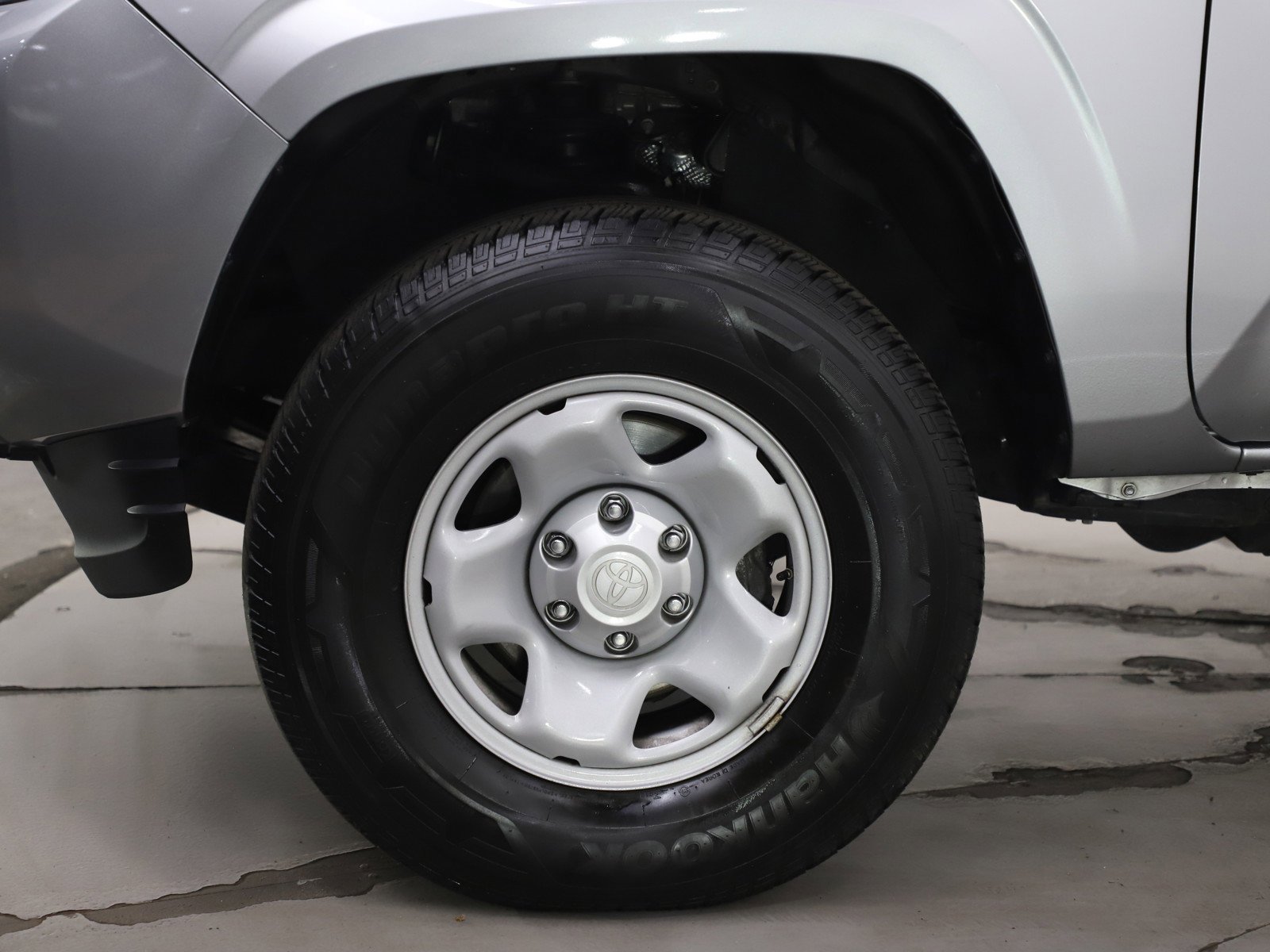 2023 Toyota Tacoma SR - Photo 29