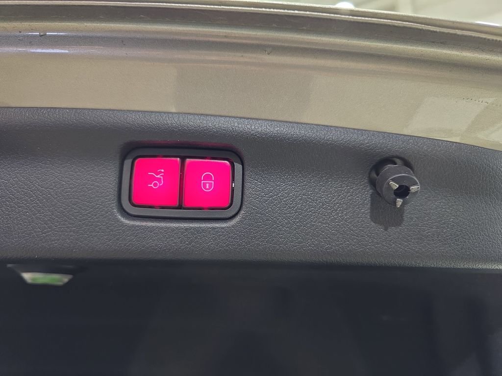 Used 2022 Gold Mercedes-Benz C 300 image 14