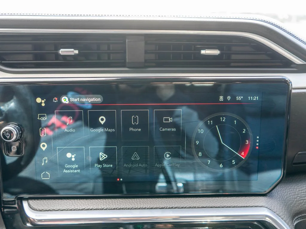 Used 2024 White GMC Denali image 25