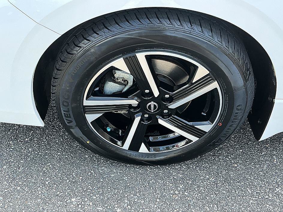 Certified Used 2024 Fresh Powder Nissan SV image 7