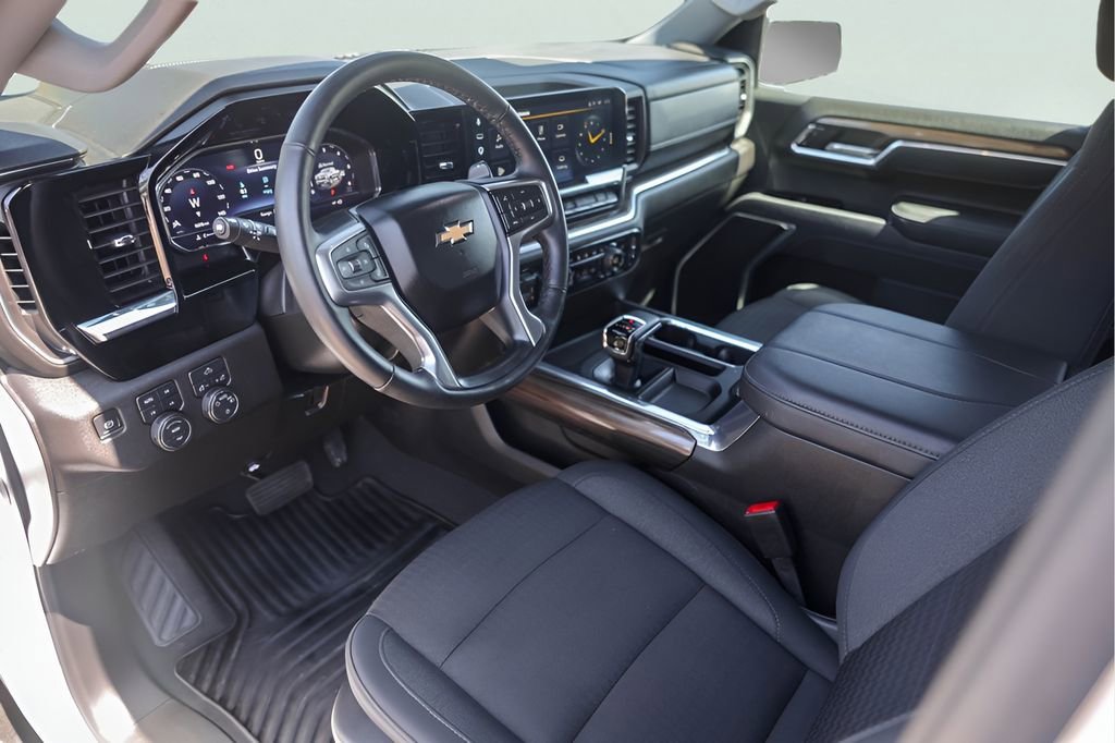 Used 2025 Summit White Chevrolet LT image 13