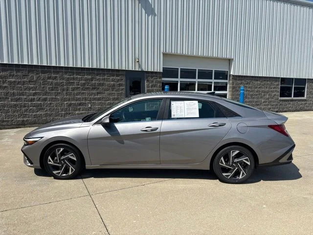 Used 2025 Metal Hyundai Limited image 10