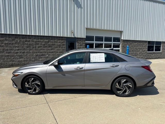2025 Hyundai Elantra Limited - Photo 10