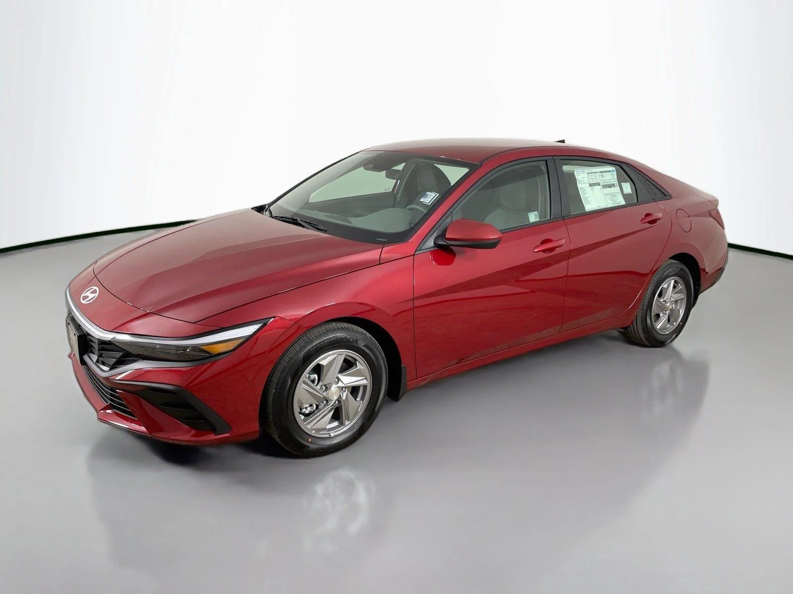 Used 2025 Ultimate Red Hyundai SE image 4