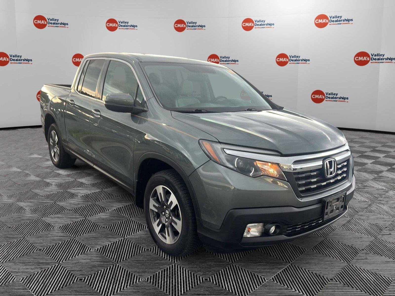 Used 2019 Forest Mist Metallic Honda RTL image 5