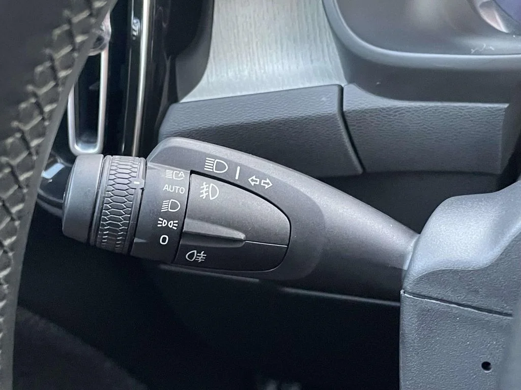 2025 Volvo XC40 Core - Photo 12