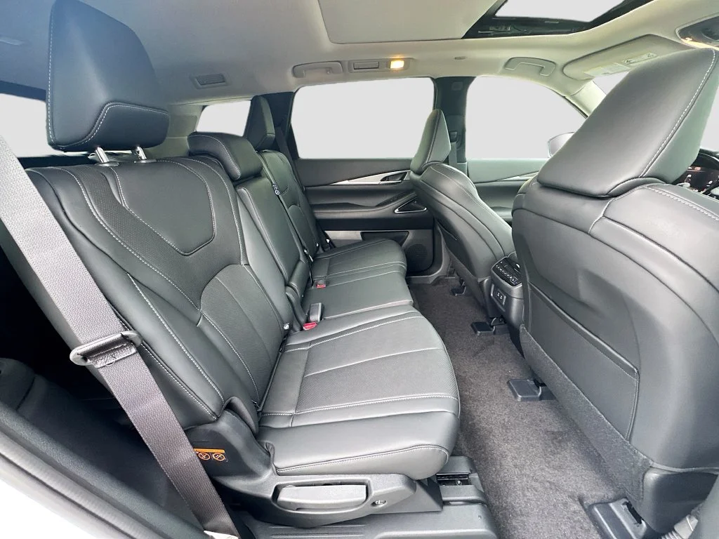 New 2027 RADIANT WHITE INFINITI Luxe FWD image 30