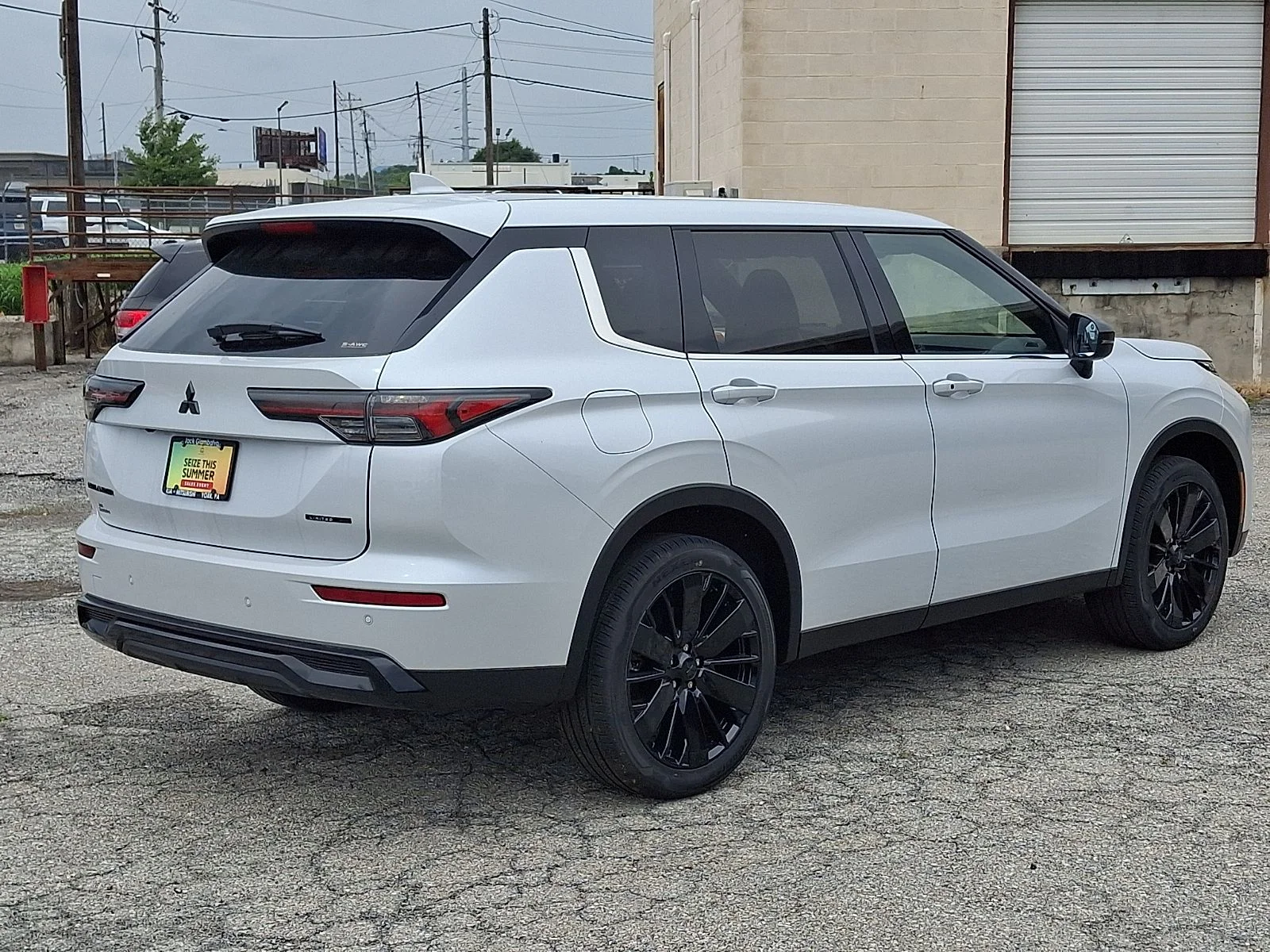 New 2026 White Mitsubishi LE image 3