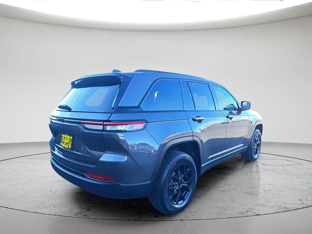 New 2025 Baltic Gray Metallic Clear-Coat Exterior Paint Jeep Altitude X image 3