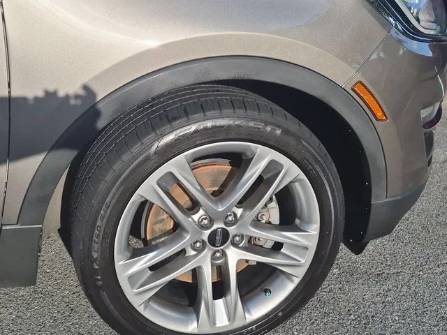 Used 2017 Silver Lincoln Reserve image 10