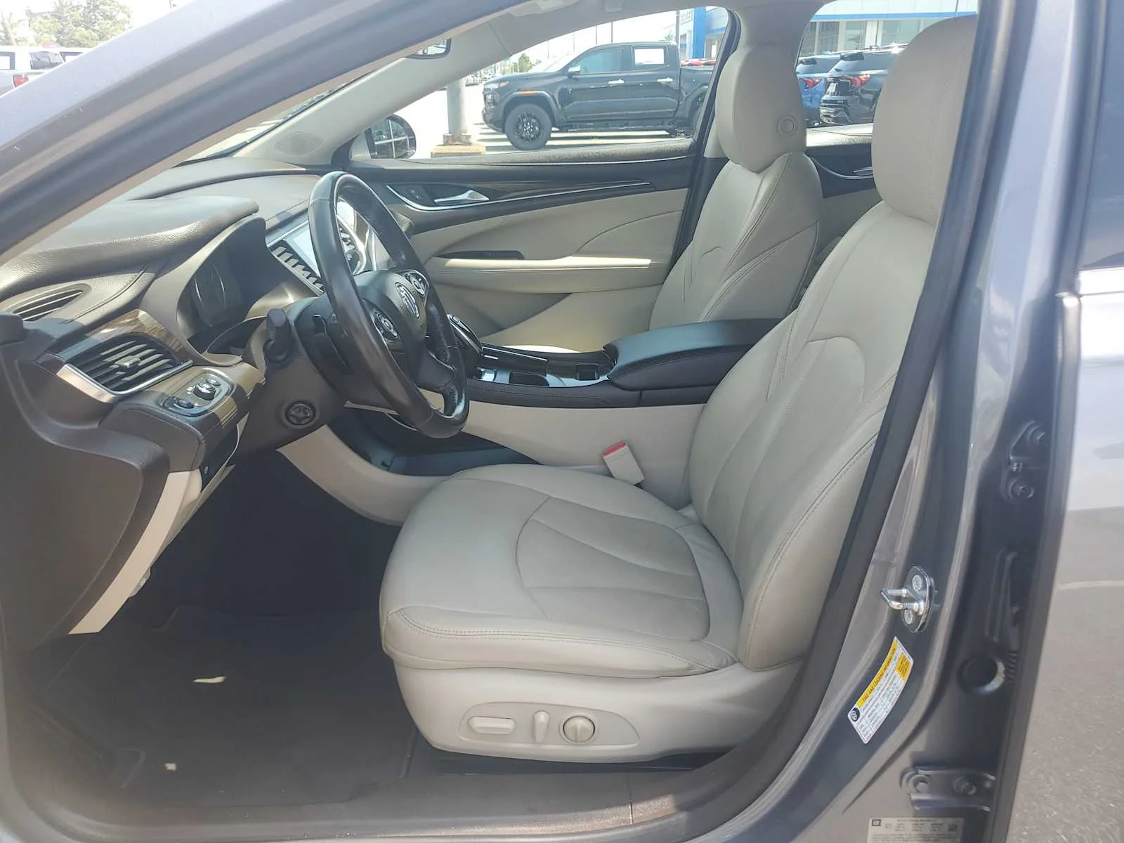 Used 2018 SATIN STEEL METALLIC Buick Essence image 21