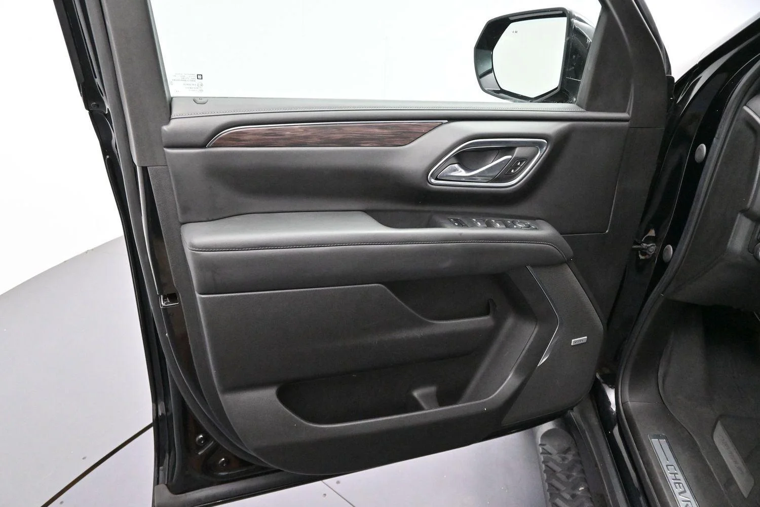 Used 2023 Black Chevrolet Z71 image 9